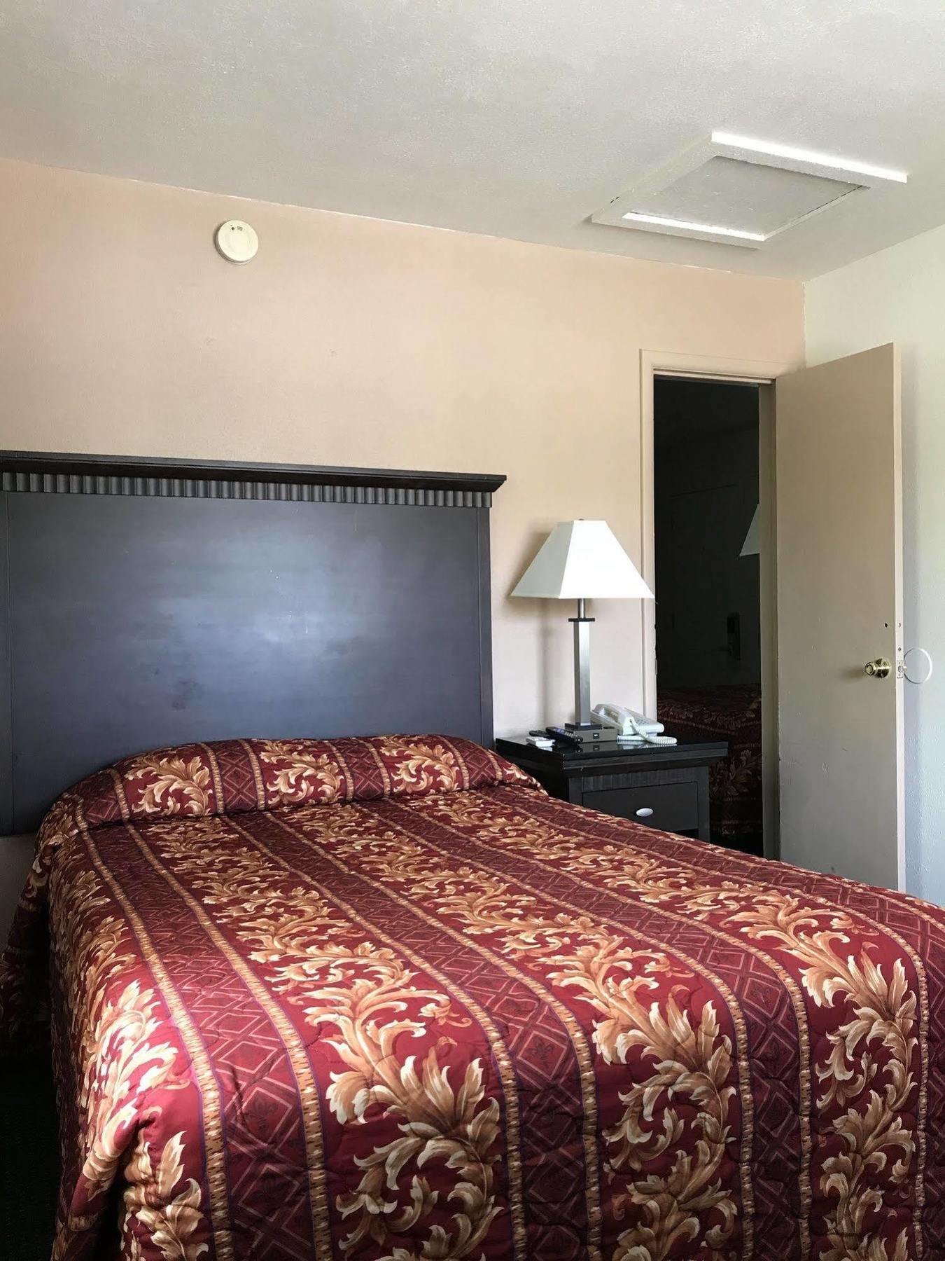 Townhouse Motel Weed Zewnętrze zdjęcie