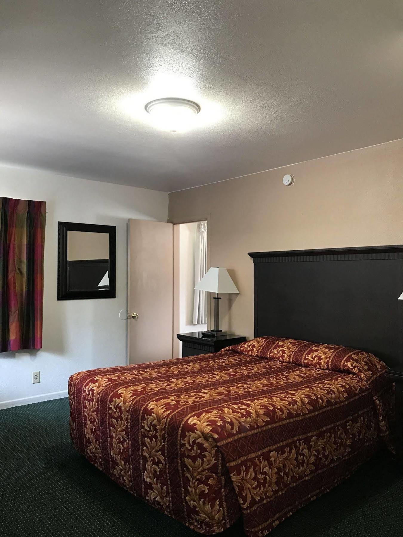 Townhouse Motel Weed Zewnętrze zdjęcie